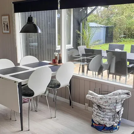 4 Star In Logstor 別荘